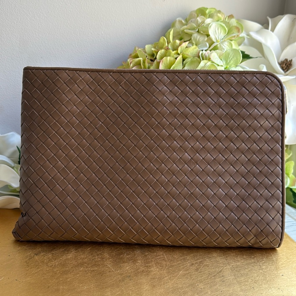 Bottega Veneta Intrecciato Document Holder Portfolio in Brown Calfskin Leather